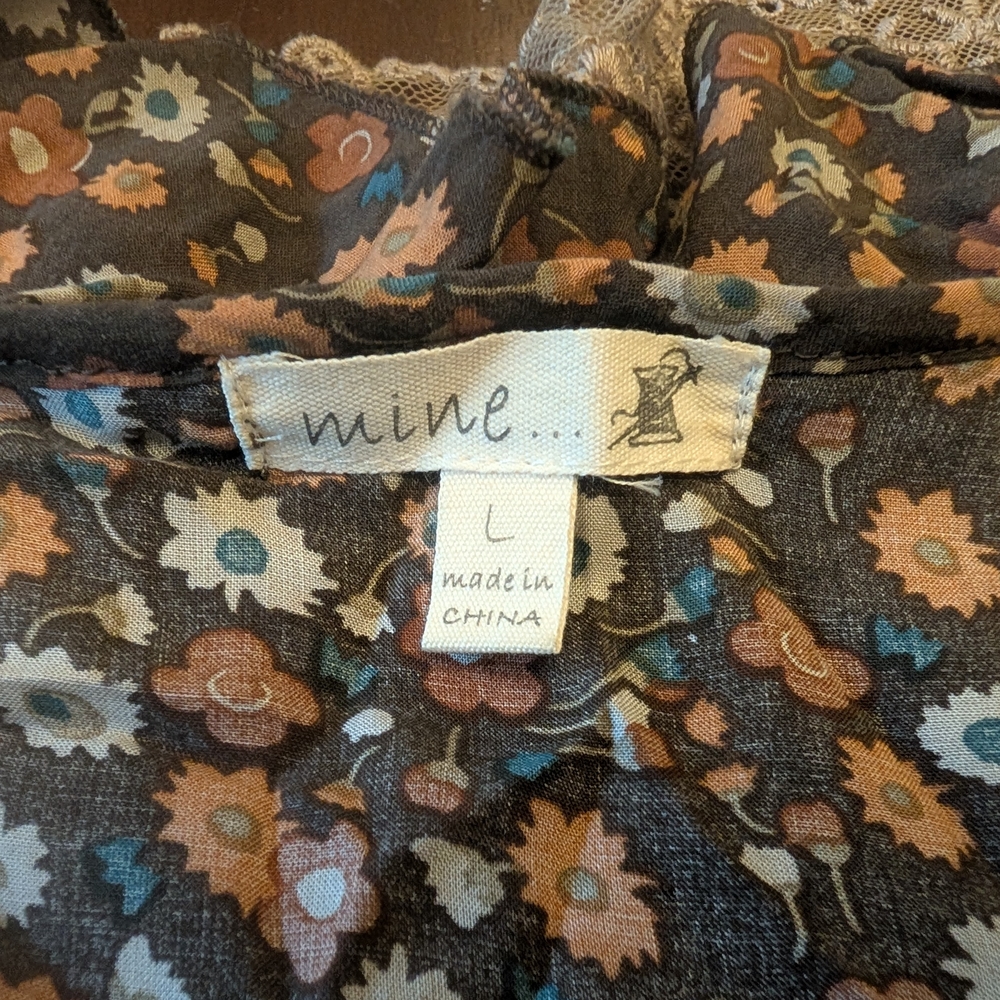 mine Floral Lace-Trim Blouse - Picture 2 of 3